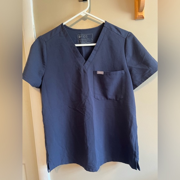 Figs QUIET NAVY Catarina One Pocket Scrub Top - Picture 2 of 3